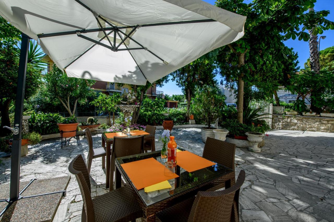 B&B La Fontanella Сан-Бенедетто-дель-Тронто Екстер'єр фото