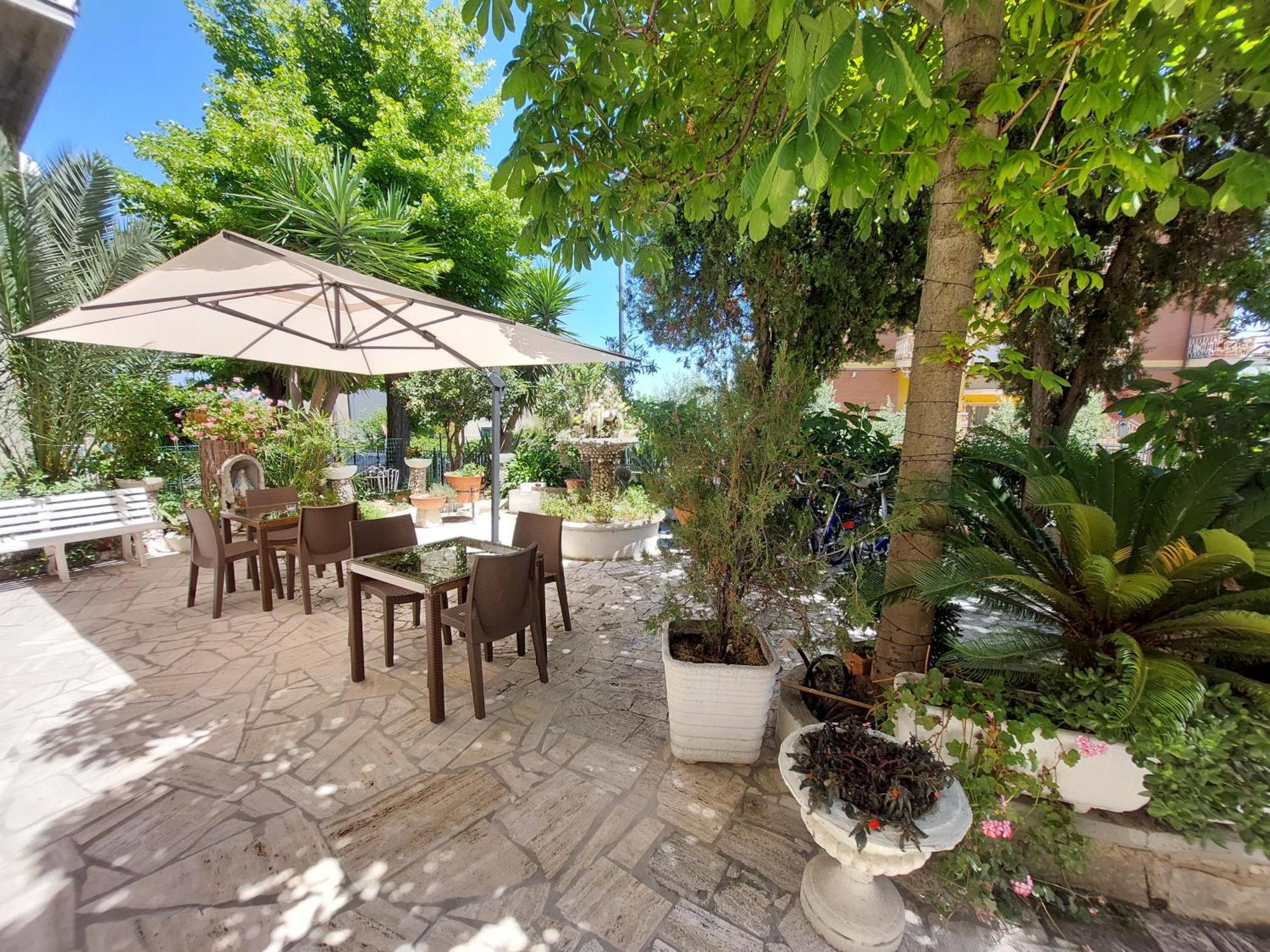 B&B La Fontanella Сан-Бенедетто-дель-Тронто Екстер'єр фото