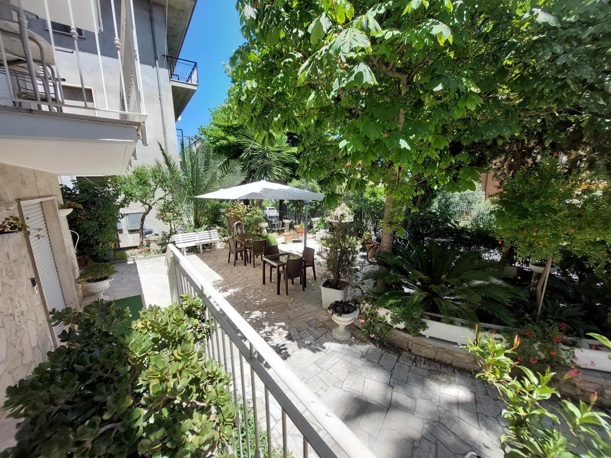 B&B La Fontanella Сан-Бенедетто-дель-Тронто Екстер'єр фото