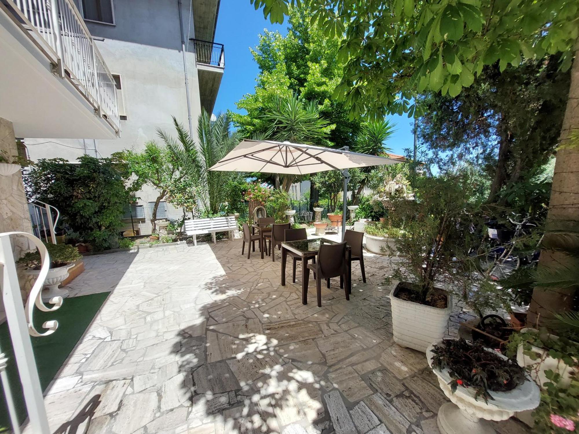 B&B La Fontanella Сан-Бенедетто-дель-Тронто Екстер'єр фото